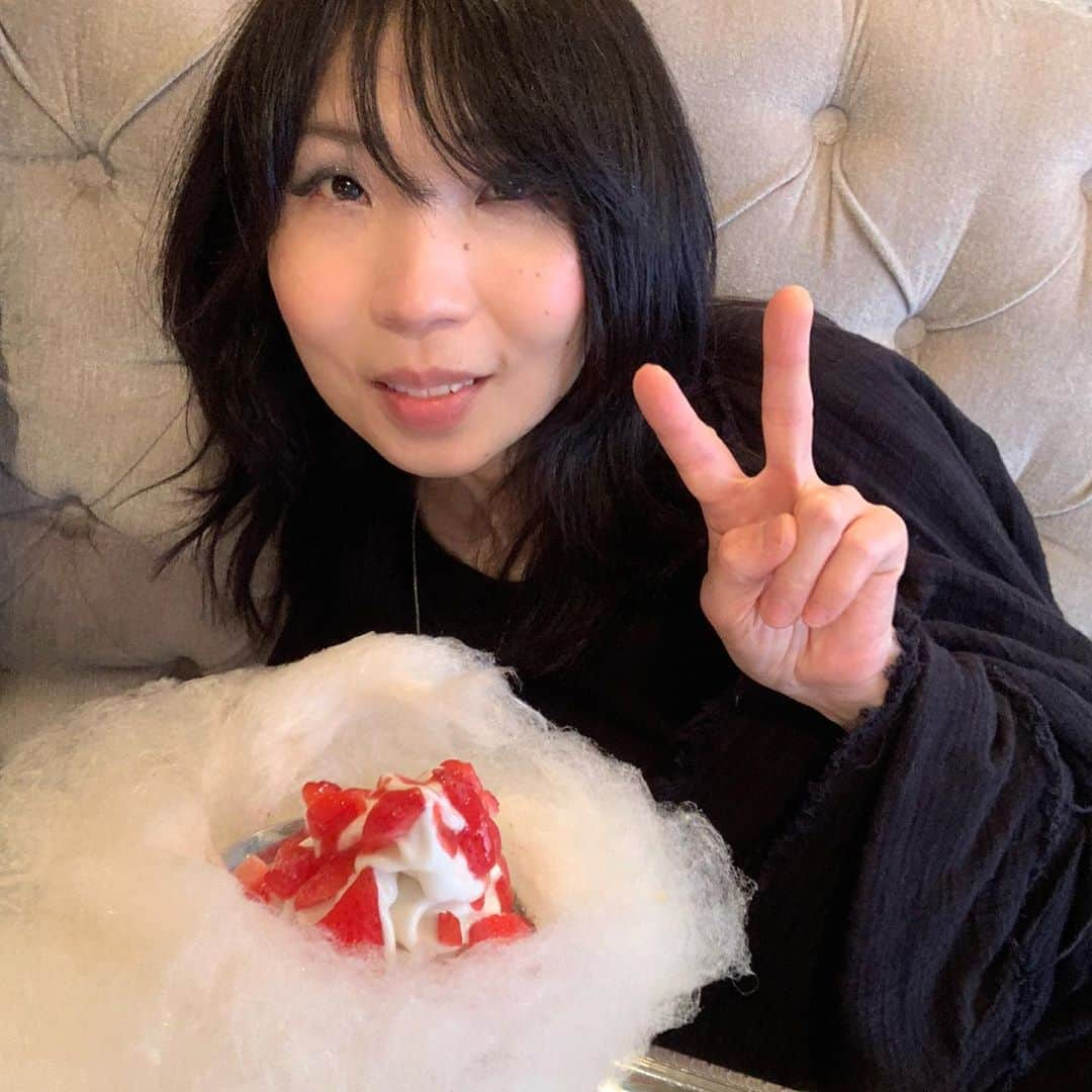 BORISさんのインスタグラム写真 - (BORISInstagram)「Vegan sweets. Cotton candy & strawberry ice cream! yum yum.  Good bye summer.  #wiredbonbon」9月13日 0時42分 - borisdronevil