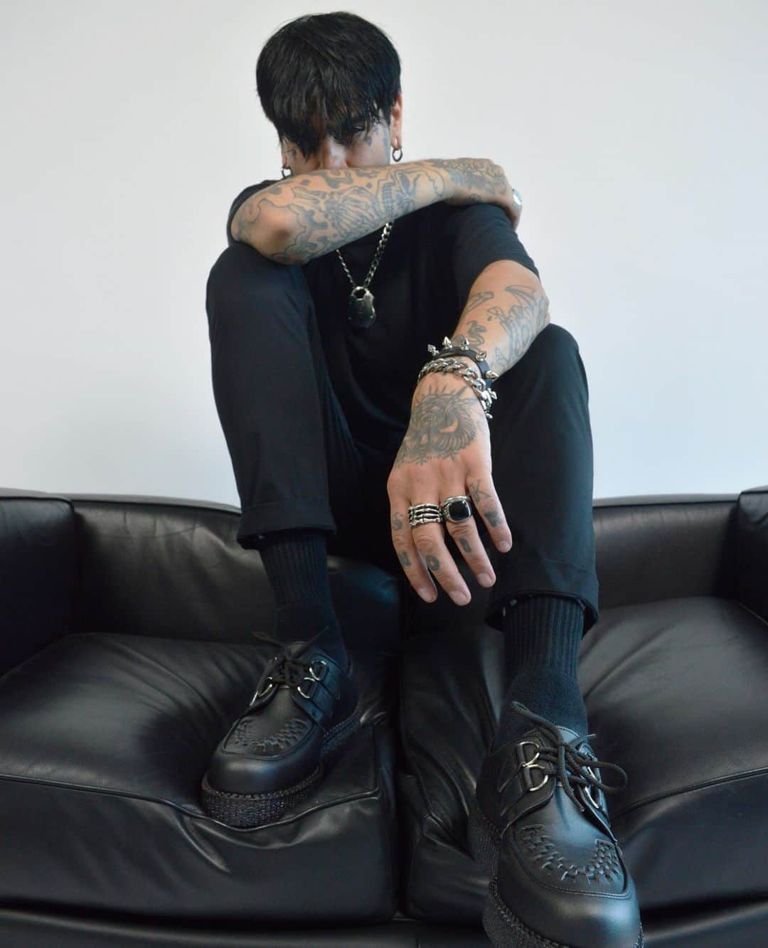 アンダーグラウンドのインスタグラム：「Ray wears the Original Wulfrun Creeper, this version from our Vegan friendly selection. The Vegan Friendly collection now includes the Original Wulfrun and Apollo Creepers, Steel Caps, Winklepickers and Lex Loafer.⁠ ⁠ Algender and available from the online store.⁠ ⁠ ⁠ AUTHENTIC.⁠ BRITISH.⁠ SUB CULTURE INSPIRED.⁠ SINCE 1981.⁠ ⁠」