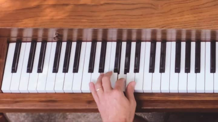 アーネスト・グリーンのインスタグラム：「Saturday morning improv on a Bill Evans tune 🎹」