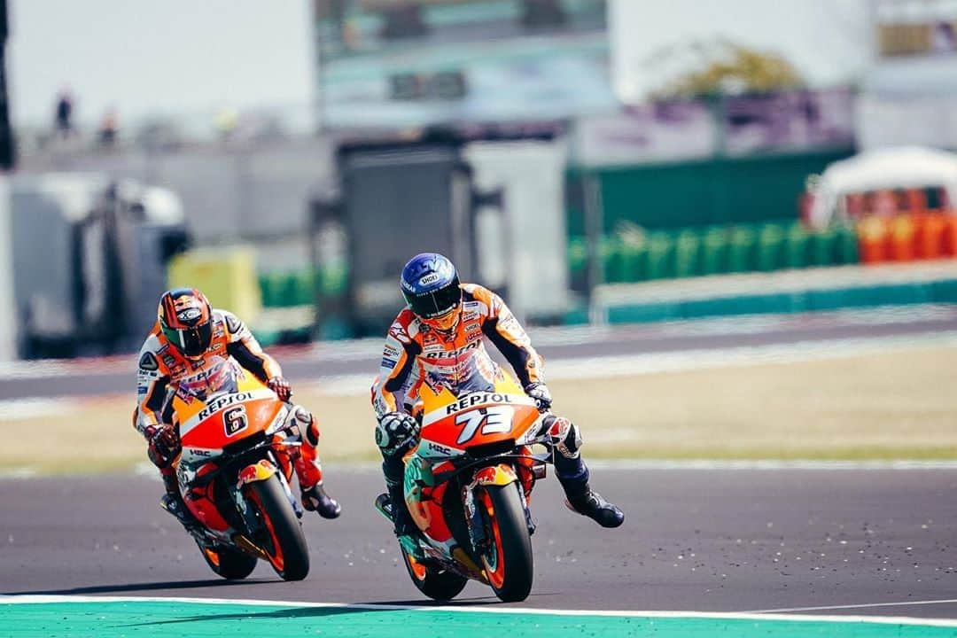レプソル・ホンダさんのインスタグラム写真 - (レプソル・ホンダInstagram)「Ride together 🤝 ⠀⠀⠀⠀⠀⠀⠀⠀⠀ #SanMarinoGP #MotoGP #AM73 #AlexMarquez73 #SB6 #StefanBradl #Repsol #Honda #RepsolHonda #HRC #RC213V #ThePowerOfDreams #Racing #Motorcycle #Team #OneHeart」9月13日 1時08分 - hrc_motogp