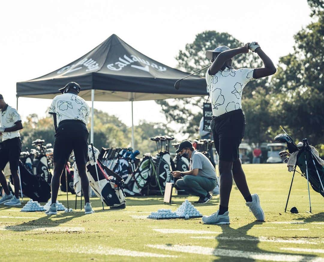 ステフィン・カリーさんのインスタグラム写真 - (ステフィン・カリーInstagram)「One of those cool moments!!!! @hubison_golf getting together for the first time. Look good. Feel good. Play good (well). That’s the rule. Glad to be a part in this journey with you men & women. Just the beginning! S/O @callawaygolf for literally backing up the truck and @underarmour for making them look 💯 ! 🙏🏽」9月13日 1時09分 - stephencurry30