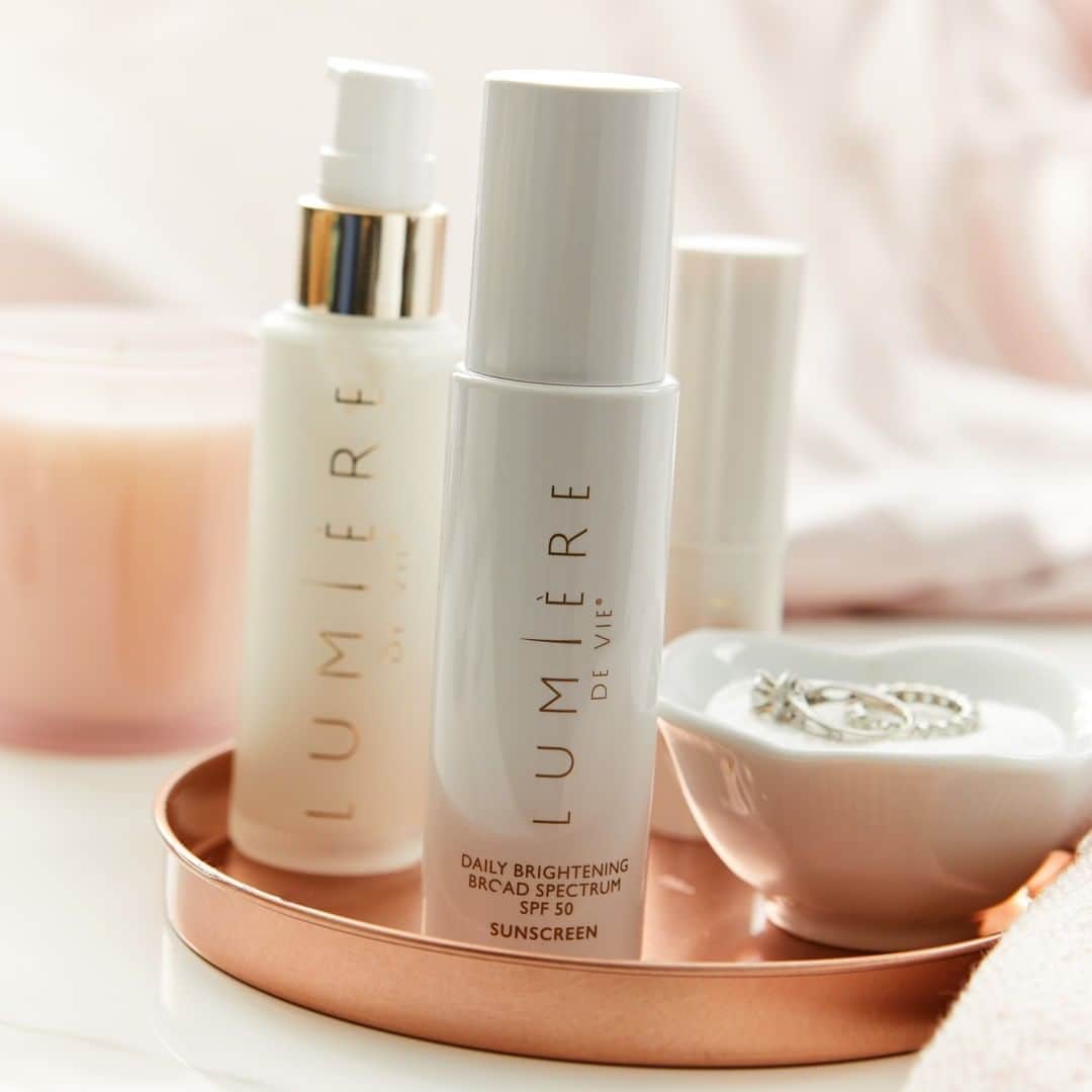 Motives Cosmeticsさんのインスタグラム写真 - (Motives CosmeticsInstagram)「PRE-ORDER NOW!   @lumieredevie  Daily Brightening Broad Spectrum SPF☀️ 50, the essential your skin can’t live without. Protect and care for the skin with this silky, fast-absorbing crème that provides high protection from UVA and UVB exposure while soothing, brightening and evening skin tone.   TAP to pre-order NOW!」9月13日 1時19分 - motivescosmetics