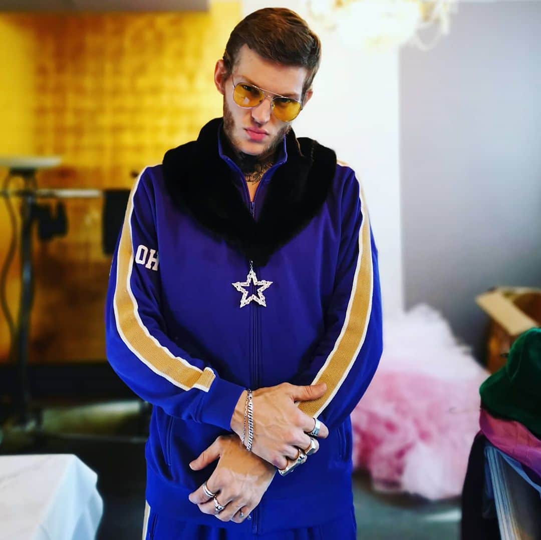 セバスティアン・ソーブのインスタグラム：「They call me Chops... Mutton Chops.. 🐑」