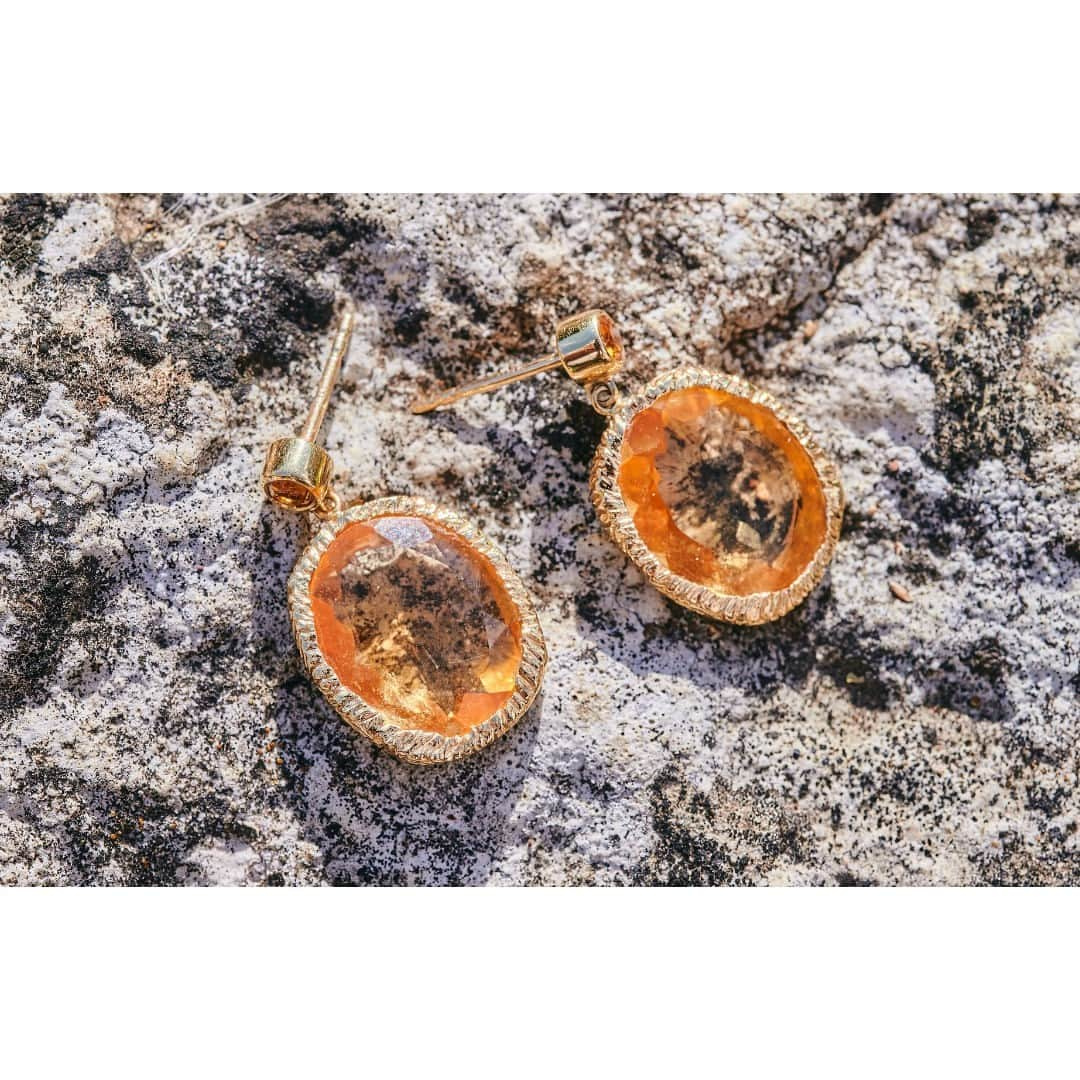 ジェイドジャガーのインスタグラム：「Citrine maiden earrings in 18k yellow gold.⠀⠀⠀⠀⠀⠀⠀⠀⠀ ⠀⠀⠀⠀⠀⠀⠀⠀⠀ For details email the team at sales@jadejagger.com」