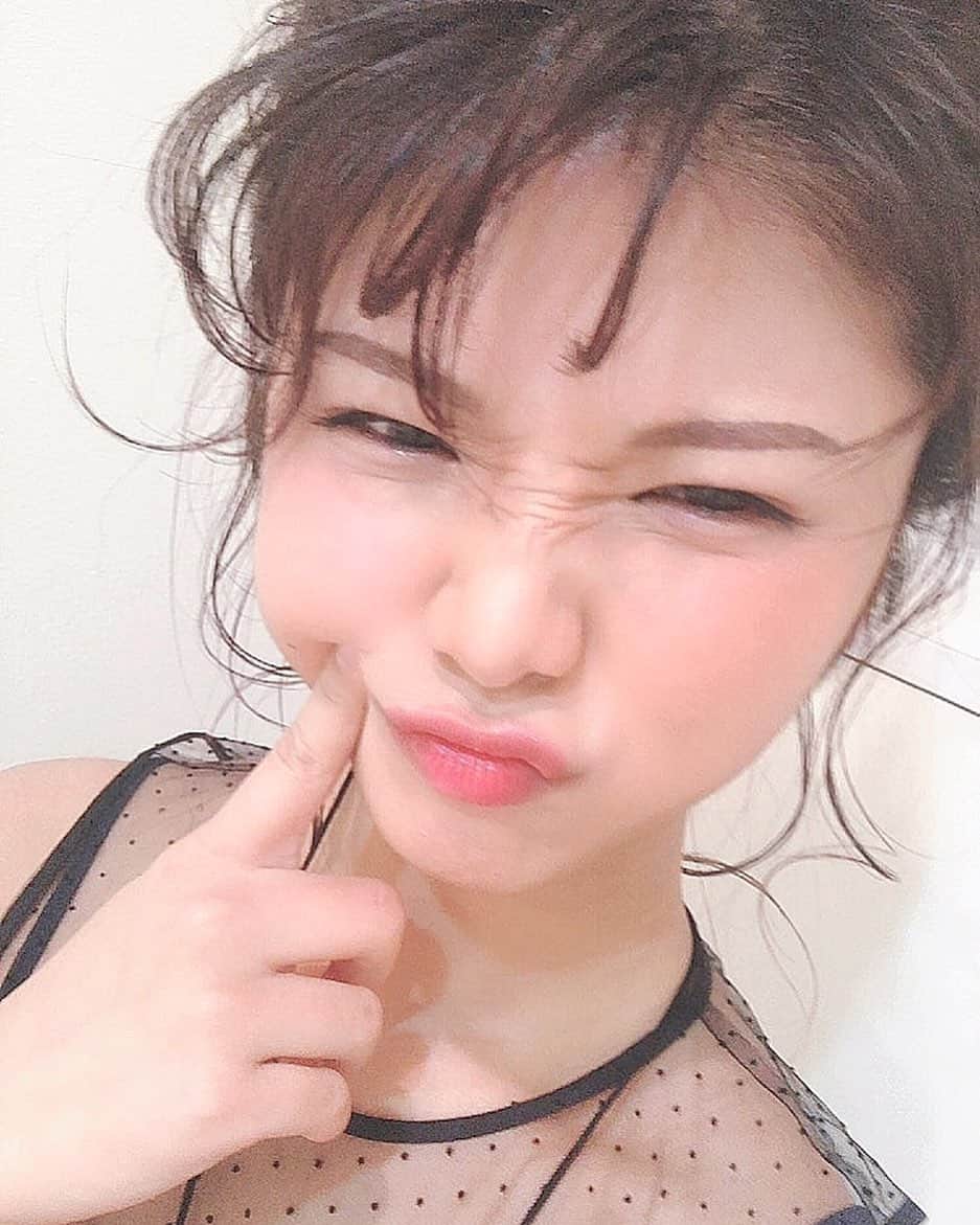 山本ゆうかのインスタグラム：「.﻿ ﻿ ﻿ ﻿ お﻿ な﻿ か﻿ が﻿ 痛﻿ す﻿ ぎ﻿ て﻿ 寝﻿ ら﻿ れ﻿ な﻿ い﻿ で﻿ 候﻿ ﻿ ﻿ ﻿ ﻿ ﻿ #笑顔 #くしゃ顔 #たぬき顔  #portrait #ポートレート #撮影会モデル #ポートレートモデル  #関西サロンモデル #サロン撮影 #スタイル撮影 #salonmodel #関西サロモ #被写体 #ポートレートしま専科  #キリトリセカイ #スクリーンに恋して #カメラマンさんと繋がりたい  #portraitphotography #good_portraits_world  #instagood #instaportrait #lovers_nippon  #イチナナライブ #17live」