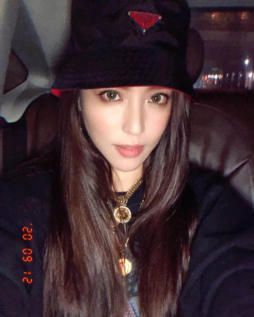 アリッサのインスタグラム：「bucket hat courtesy of @iceicebunny thxxx 😏 “issa vibeee” x」