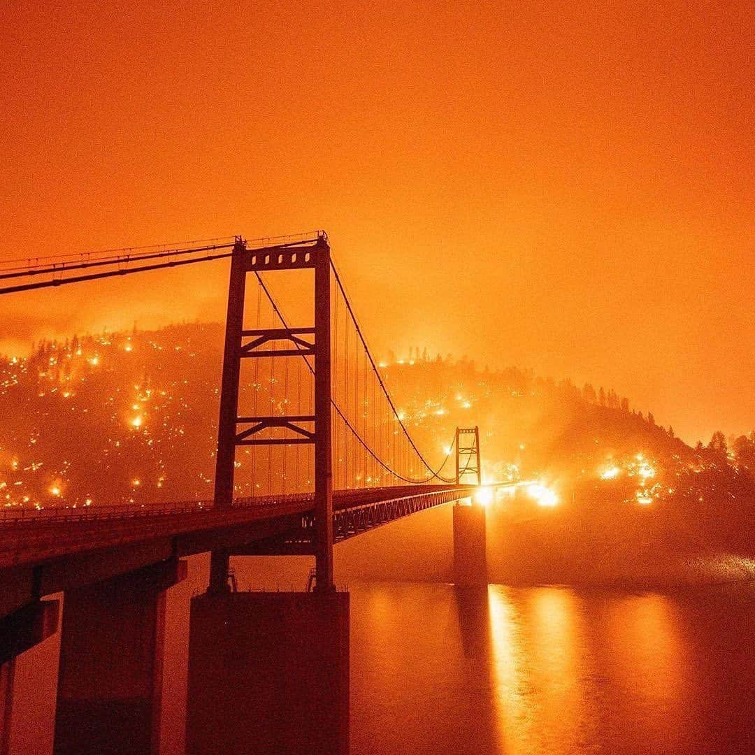 Architecture - Housesさんのインスタグラム写真 - (Architecture - HousesInstagram)「. #California is on fire.💔🔥   More than 2.5 million acres of land have been destroyed and the fires are still blazing. This is the most devastating and unprecedented fire season to date. Blazes are tearing through entire towns, destroying thousands of homes, and creating a thick blanket of smoke that leaves the sky ominously dark throughout the day   California needs our help so if you can afford it, please donate and help spread awareness. They need us. You can donate through this link: https://www.calfund.org/wildfire-relief-fund/ (you will find it too in our bio).  ____ #californiafires #californiafire #deforestation  #climatecrisis #caliisonfire」9月13日 1時36分 - _archidesignhome_