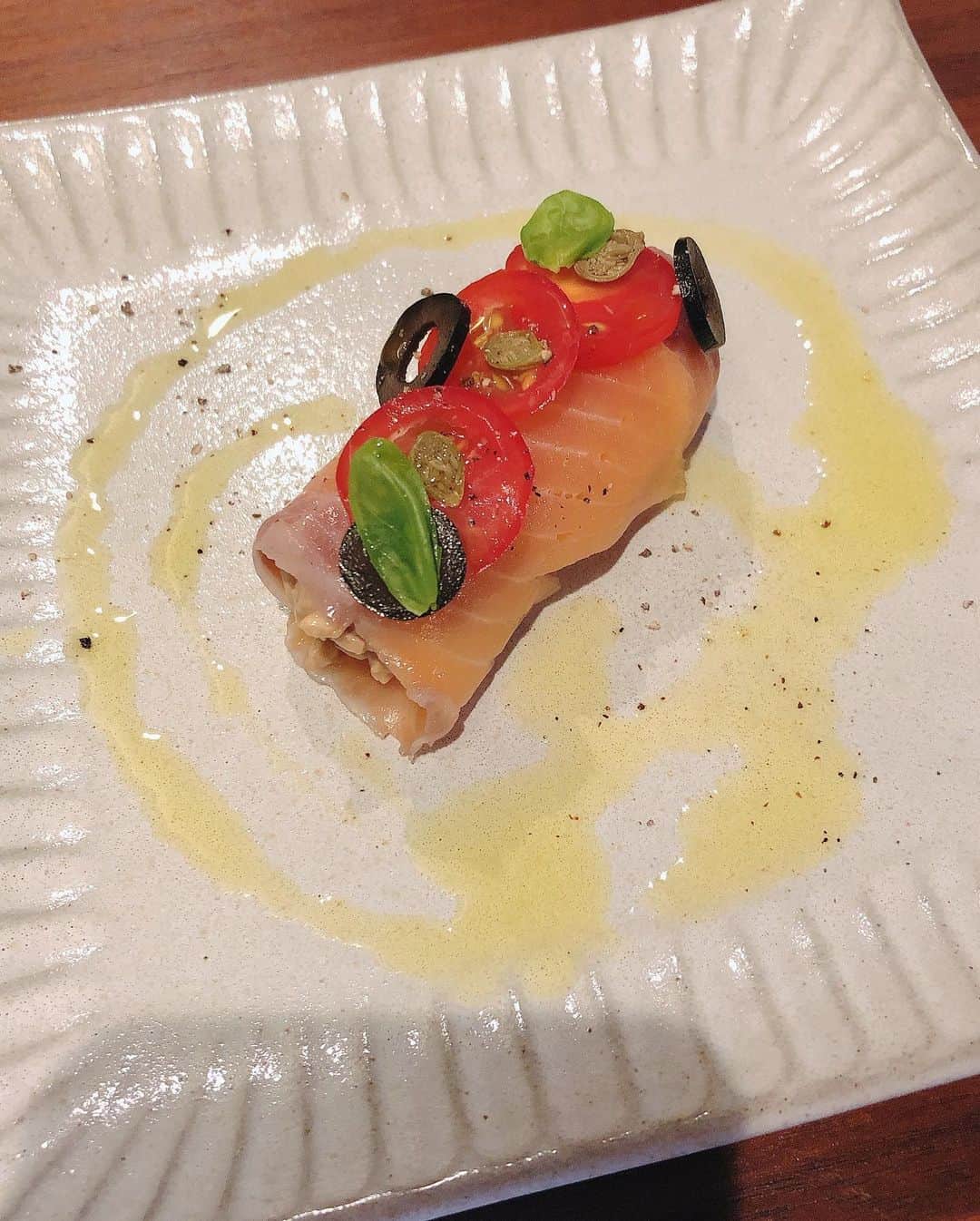 伊藤愛梨さんのインスタグラム写真 - (伊藤愛梨Instagram)「エルデ(@diningbar.erde )﻿ でアパレル新作会議をしてきました✨　﻿ 今年は頑張らないといけない年だね🔥﻿ ﻿ まだあまり知られてないお店でシェフが毎回変わる面白いお店。 ゆったりお話しながらイタリアン食べれるのでオススメのお店の一つです🍅﻿ ﻿ ﻿ ﻿  📢池尻愛梨スケジュール📢﻿ 9月11日(金)EXMAX Special 掲載﻿ 9月15日(水) それって実際どうなの課出演﻿ 9月25日(金)💮はなまる撮影会💮﻿ 10月4日(日) R・I・P所属タレント勢揃いのプール撮影会﻿ 10月7日(水)お誕生日🎂﻿ ﻿ ﻿ ﻿ ﻿ ﻿ ﻿ #romantictokyo #ロマンチックトーキョー﻿ #秋コーデ#ファッション#コーデ#トップス #プチプラ#プチプラファッション#プチプラコーデ#韓国ファッション#オルチャン#オルチャンファッション  #サロモ　#韓国ファッション　#韓国ファッション通販#fashion#code#ootd ﻿ #タンバルモリ　#ダイエット #snidel 　#ヴァンクリーフアーペル﻿ #イタリアンエルデ #新宿イタリアン #オムスパ #シェフ指名制 #モンテネグロワイン  #高級イタリアン #西新宿グルメ #pr #トリドリベース」9月13日 1時36分 - ilovely1007_