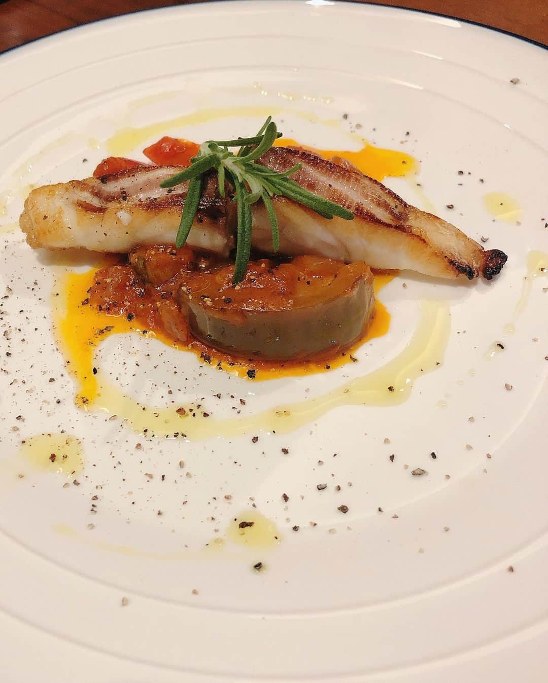 伊藤愛梨さんのインスタグラム写真 - (伊藤愛梨Instagram)「エルデ(@diningbar.erde )﻿ でアパレル新作会議をしてきました✨　﻿ 今年は頑張らないといけない年だね🔥﻿ ﻿ まだあまり知られてないお店でシェフが毎回変わる面白いお店。 ゆったりお話しながらイタリアン食べれるのでオススメのお店の一つです🍅﻿ ﻿ ﻿ ﻿  📢池尻愛梨スケジュール📢﻿ 9月11日(金)EXMAX Special 掲載﻿ 9月15日(水) それって実際どうなの課出演﻿ 9月25日(金)💮はなまる撮影会💮﻿ 10月4日(日) R・I・P所属タレント勢揃いのプール撮影会﻿ 10月7日(水)お誕生日🎂﻿ ﻿ ﻿ ﻿ ﻿ ﻿ ﻿ #romantictokyo #ロマンチックトーキョー﻿ #秋コーデ#ファッション#コーデ#トップス #プチプラ#プチプラファッション#プチプラコーデ#韓国ファッション#オルチャン#オルチャンファッション  #サロモ　#韓国ファッション　#韓国ファッション通販#fashion#code#ootd ﻿ #タンバルモリ　#ダイエット #snidel 　#ヴァンクリーフアーペル﻿ #イタリアンエルデ #新宿イタリアン #オムスパ #シェフ指名制 #モンテネグロワイン  #高級イタリアン #西新宿グルメ #pr #トリドリベース」9月13日 1時36分 - ilovely1007_