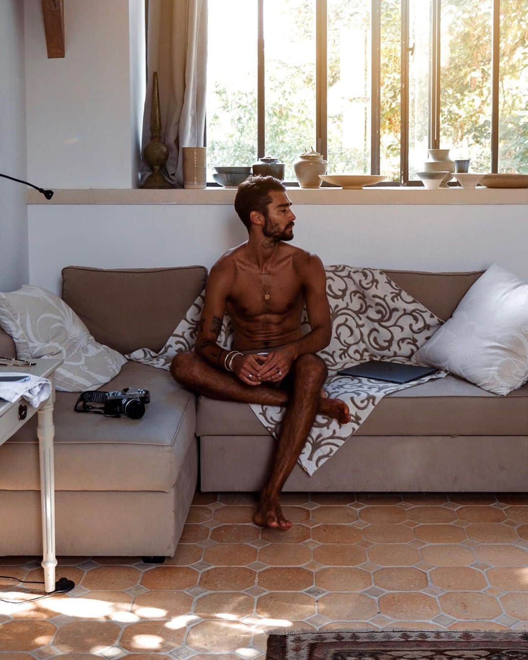 NICOLAS SIMOESのインスタグラム：「An other day, an other location 😎」