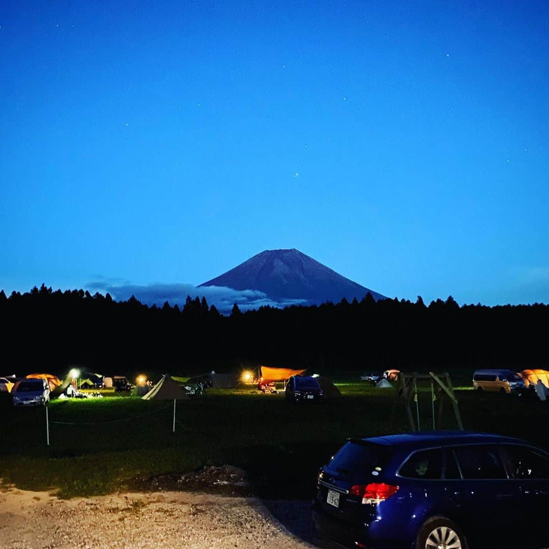 黒川忠文さんのインスタグラム写真 - (黒川忠文Instagram)「今年も朝霧高原へキャンプツーリングへ 日が暮れてから富士山見れました。 星空も良かったなぁ〜 朝は霧がすげぇーの〜 また来年！」9月13日 12時43分 - kurokawatadafumi