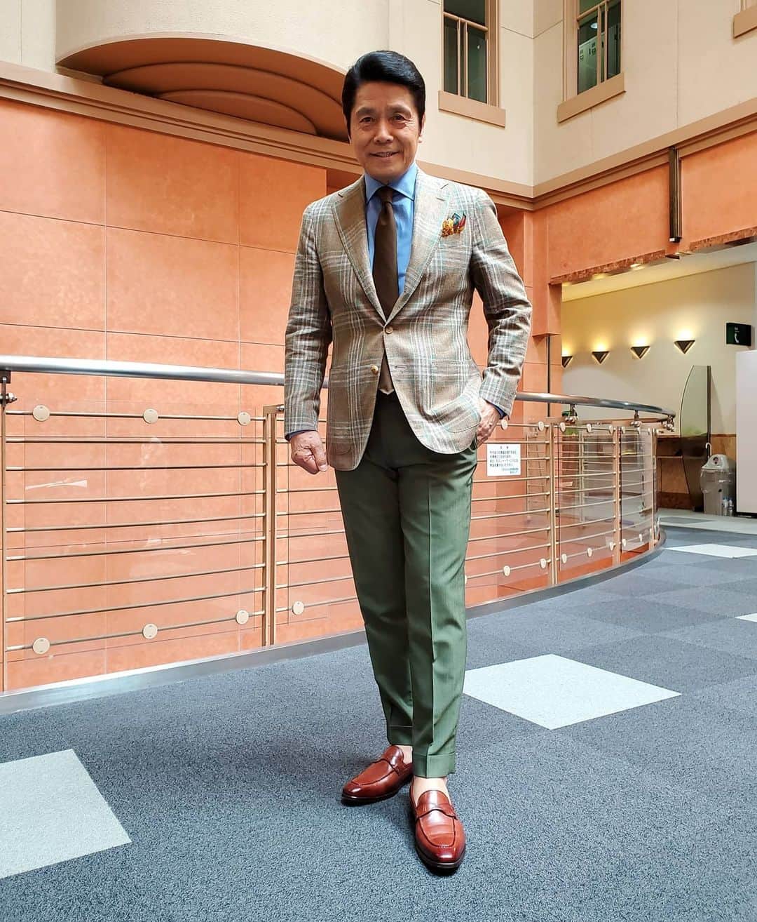 峰竜太のインスタグラム：「#アッコにおまかせ #jacket #caruso # shirt #doone #tie#attovannucci #pants#drapperianapoletana #shoes#williamklein」