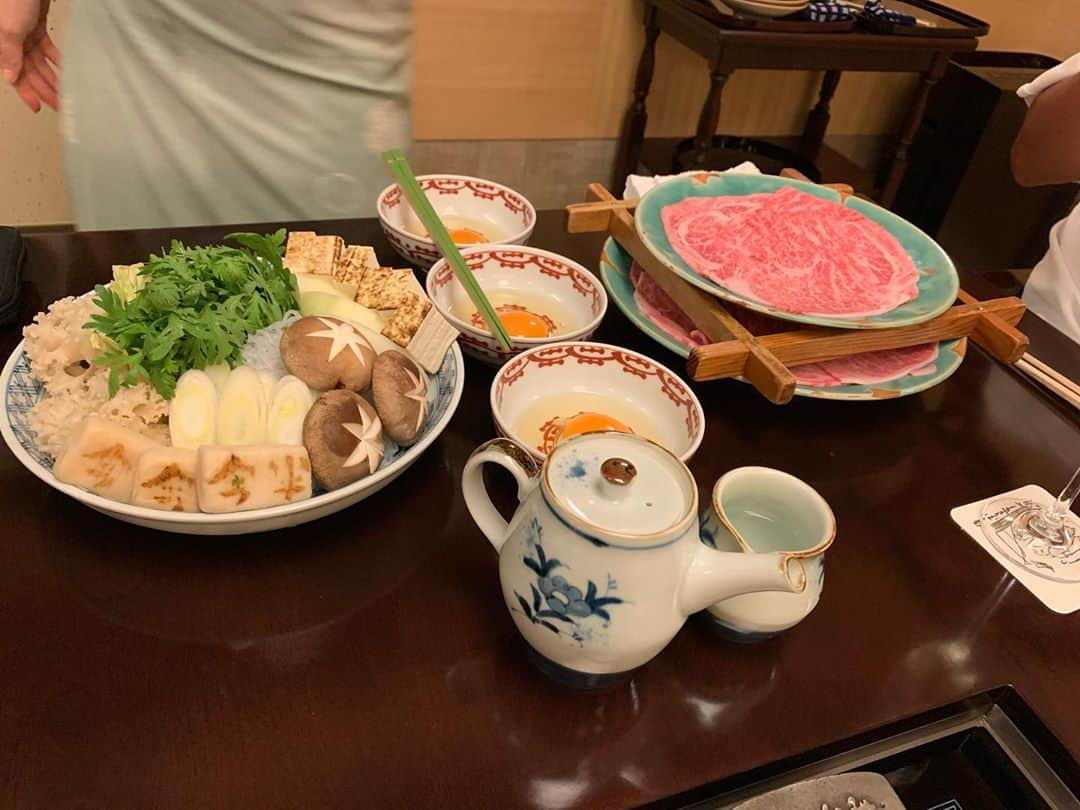 山田幸代さんのインスタグラム写真 - (山田幸代Instagram)「こんなに素晴らしいすき焼きを頂いたのは初めてです‼️ 霜がふっていて、食べれるかな？と思った私がバカでした。 全く、脂っこくなく食べた後も全く重たくない。 めっちゃめちゃ美味しくってびっくりしました🙌🏻  さすが、浅草今半様🙏🏻🙏🏻🙏🏻  幸せなひと時でした‼️ ありがとうございました😆🙌🏻  #浅草今半  #すき焼き #神食  #姫路和牛  #感謝  #モチベーション」9月13日 11時49分 - lacrosseplayer_sachiyoyamada