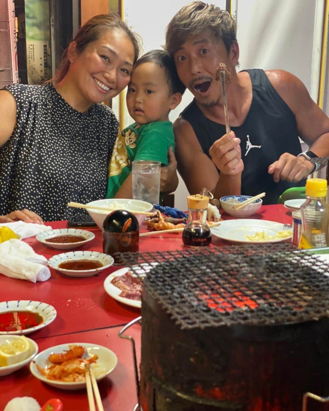 迫田愛子さんのインスタグラム写真 - (迫田愛子Instagram)「大好きな焼肉屋さんを贅沢に貸し切り❤️﻿ ﻿ 幻の〆麺にも出会う事が出来ました😆✨﻿ 貸し切りだったので息子も焼肉レジェンドデビュー🍖﻿ ﻿ 贅沢者め。笑」9月13日 11時52分 - aiko_esnail
