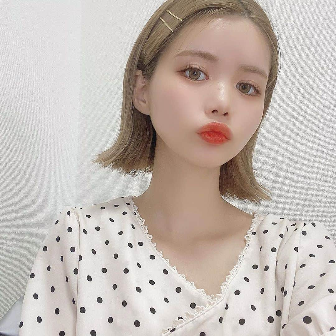 MISAさんのインスタグラム写真 - (MISAInstagram)「ㅤㅤㅤㅤㅤㅤㅤㅤㅤㅤㅤㅤㅤ 簡単アレンジ🤍🤍 おでこ出すときはやっぱり 眉毛がとっても大事🥺💖 ㅤㅤㅤㅤㅤㅤㅤㅤㅤㅤㅤㅤㅤ アートメイクしてからは 本当に眉マスカラだけで 眉メイク完成するからすごく楽になった〜😭🤍 朝のメイク時間も短くなったよ🥰🧡🧡 ㅤㅤㅤㅤㅤㅤㅤㅤㅤㅤㅤㅤㅤ 沢山サロンがあるけど 評判も良かったし施術写真が好きすぎて ここに決めました🤍 昨日のストーリーで沢山質問きてたんだけど、 料金や詳細などは直接サロンさんに お問い合わせしてみてください❤︎ ㅤㅤㅤㅤㅤㅤㅤㅤㅤㅤㅤㅤㅤ #大阪　#難波」9月13日 12時06分 - chatae._