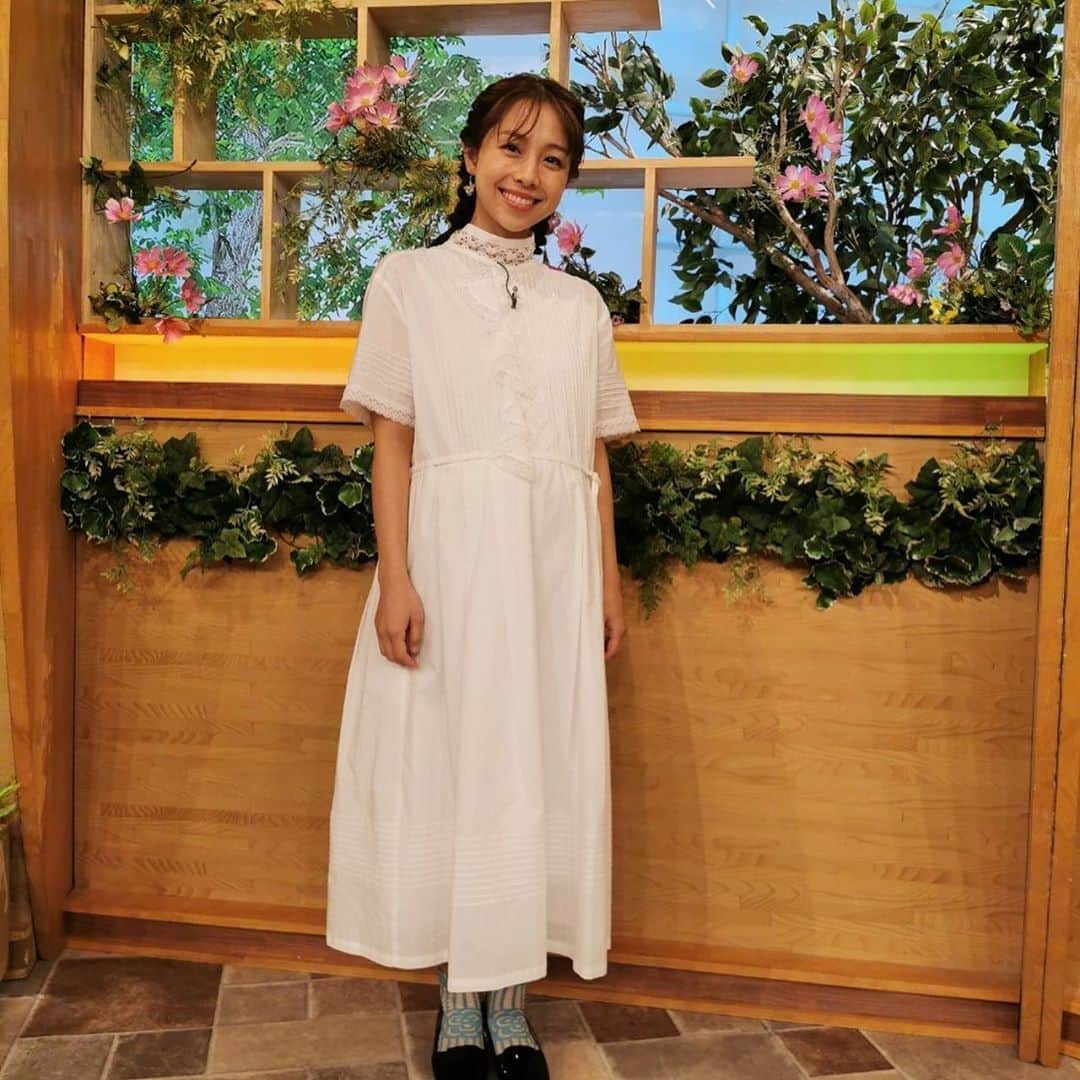 鈴木あきえさんのインスタグラム写真 - (鈴木あきえInstagram)「#NHK総合 #どーもNHK #生放送  観てくださった方々 ありがとうございました😊😊  衣装は #白ワンピース　🤍  最近は プライベートでも ワンピースばかり着ております🤍 楽ちん🌞🌽  ✱  さて 帰ったらまずは昼ごはん〜 何を食べようかな😍🤩🤤  みなみなさまも ステキな日曜日をお過ごし下さい😊🌈✨」9月13日 12時24分 - akiesuzuki0312