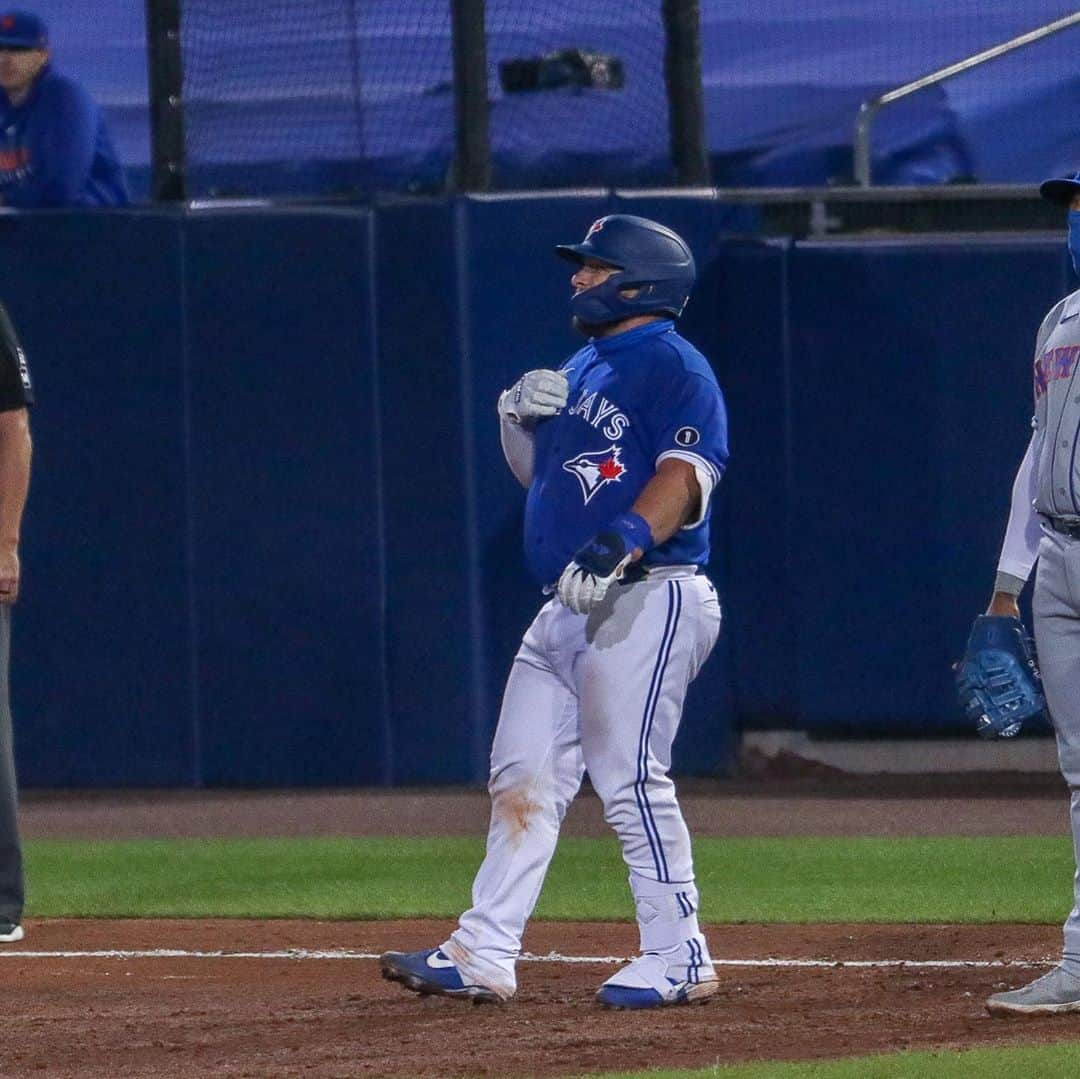 トロント・ブルージェイズさんのインスタグラム写真 - (トロント・ブルージェイズInstagram)「A special night for Captain Kirk! Congrats, @alexkirk5 👏 #WeAreBlueJays」9月13日 12時30分 - bluejays