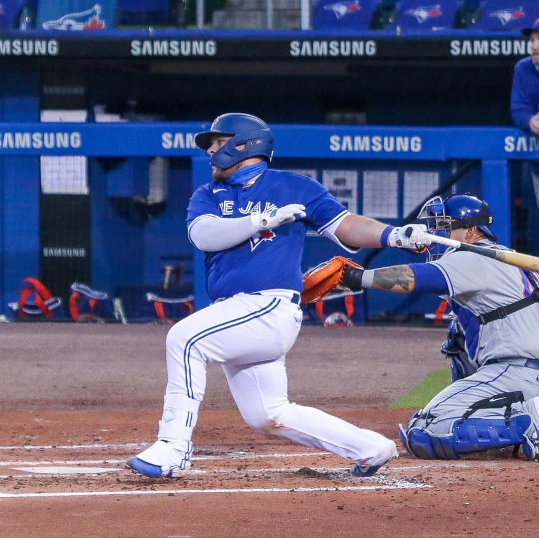 トロント・ブルージェイズさんのインスタグラム写真 - (トロント・ブルージェイズInstagram)「A special night for Captain Kirk! Congrats, @alexkirk5 👏 #WeAreBlueJays」9月13日 12時30分 - bluejays