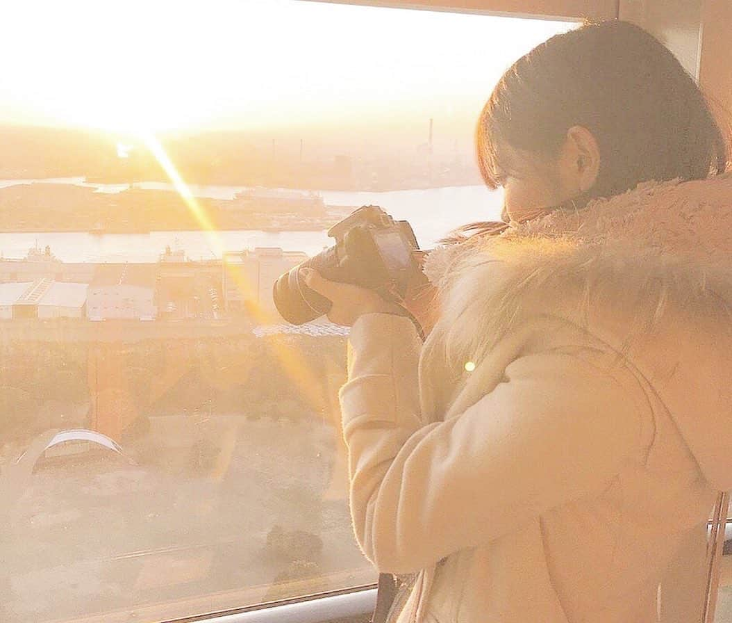 ゆーちゃんさんのインスタグラム写真 - (ゆーちゃんInstagram)「写真撮りたいなぁ💭 ・ ・ 夏は引きこもりがちだけど 冬になるとわりとアクティブに外に出ます笑 ・ 理由は単純寒いのは平気だけど 暑がりだから夏場は外が苦手笑笑 ・ クーラーはガンガン 暖房はつけずに1年越せる笑 ・  涼しくなってきたらカメラ片手にお出かけしようかなぁ☺️ カメラ友達ほちい ・ #趣味 #hobby #好きなこと  #カメラ好きな人と繋がりたい  #一眼レフ #カメラ女子 #カメラのある生活 #一眼レフのある生活 #一眼レフ女子 #Canon #キャノン #eoskissm #eoskissx7  #フレーム #フィルター越しの私の世界 #ファインダー越しの私の世界 #カメラマンさんと繋がりたい #カメラ男子 #カメラ友達募集 #女子大生 #カメラ部  #写真好きな人と繋がりたい #写真好き #写真加工」9月13日 12時41分 - yurina_era999