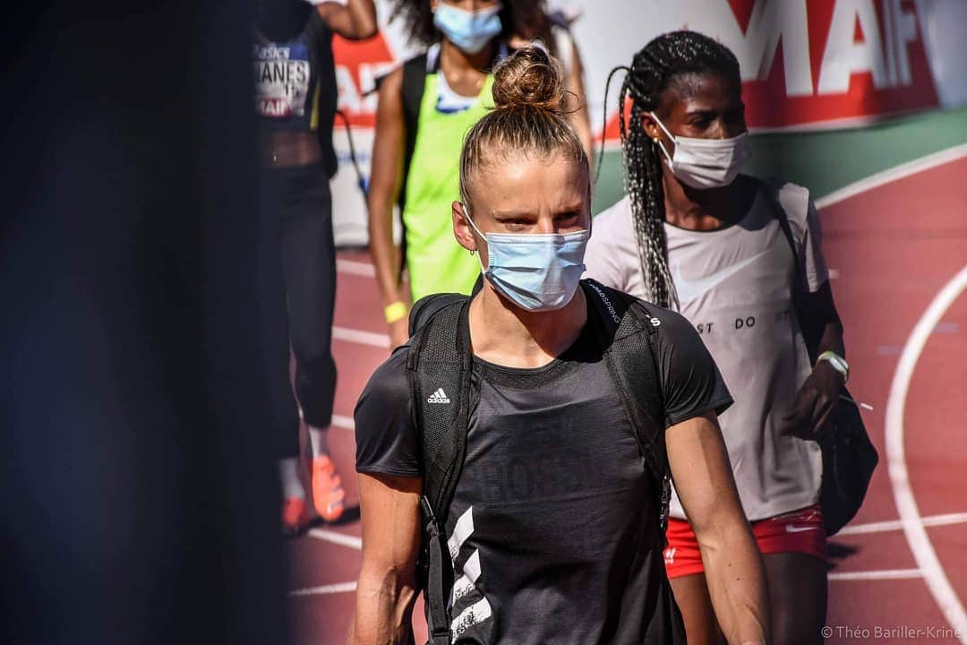 Amandine BROSSIERのインスタグラム：「Rendez-vous demain ! 😤  📷 @theobarillerk  #championnatdefrance #albi #400m #finale #concentree #etmasquee」