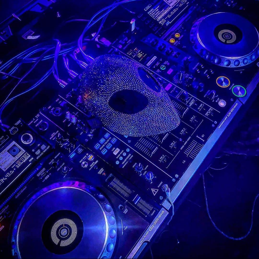 DJアシュバさんのインスタグラム写真 - (DJアシュバInstagram)「Who’s in the mood to dance? My new single ‘Let’s Dance’ is dropping soon! #globaldanceparty #newmusic #newsound #theabducted #edm #rock」9月13日 4時04分 - ashba