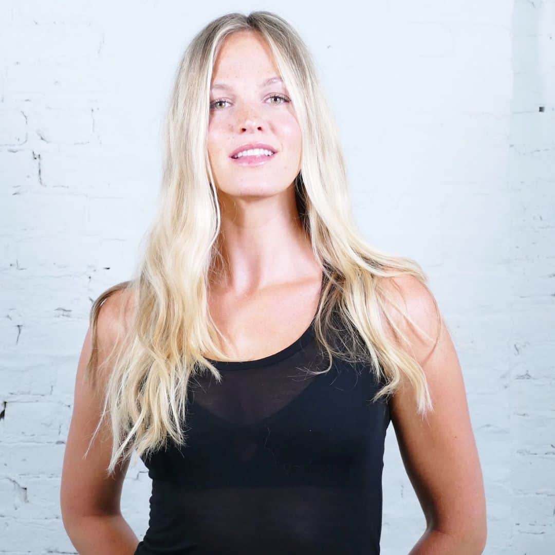 エリン・ヘザートンのインスタグラム：「Instructor photo shoot outtake ✌🏼💞」