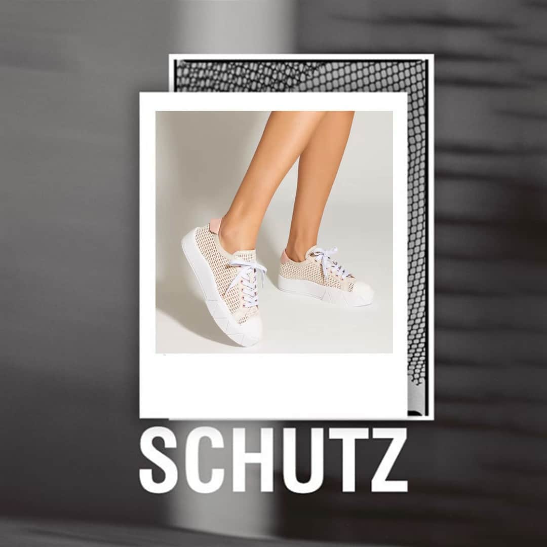 Schutzのインスタグラム：「SATURDAY WALK WITH SCHUTZ URBAN ❤️ #schutzurban」