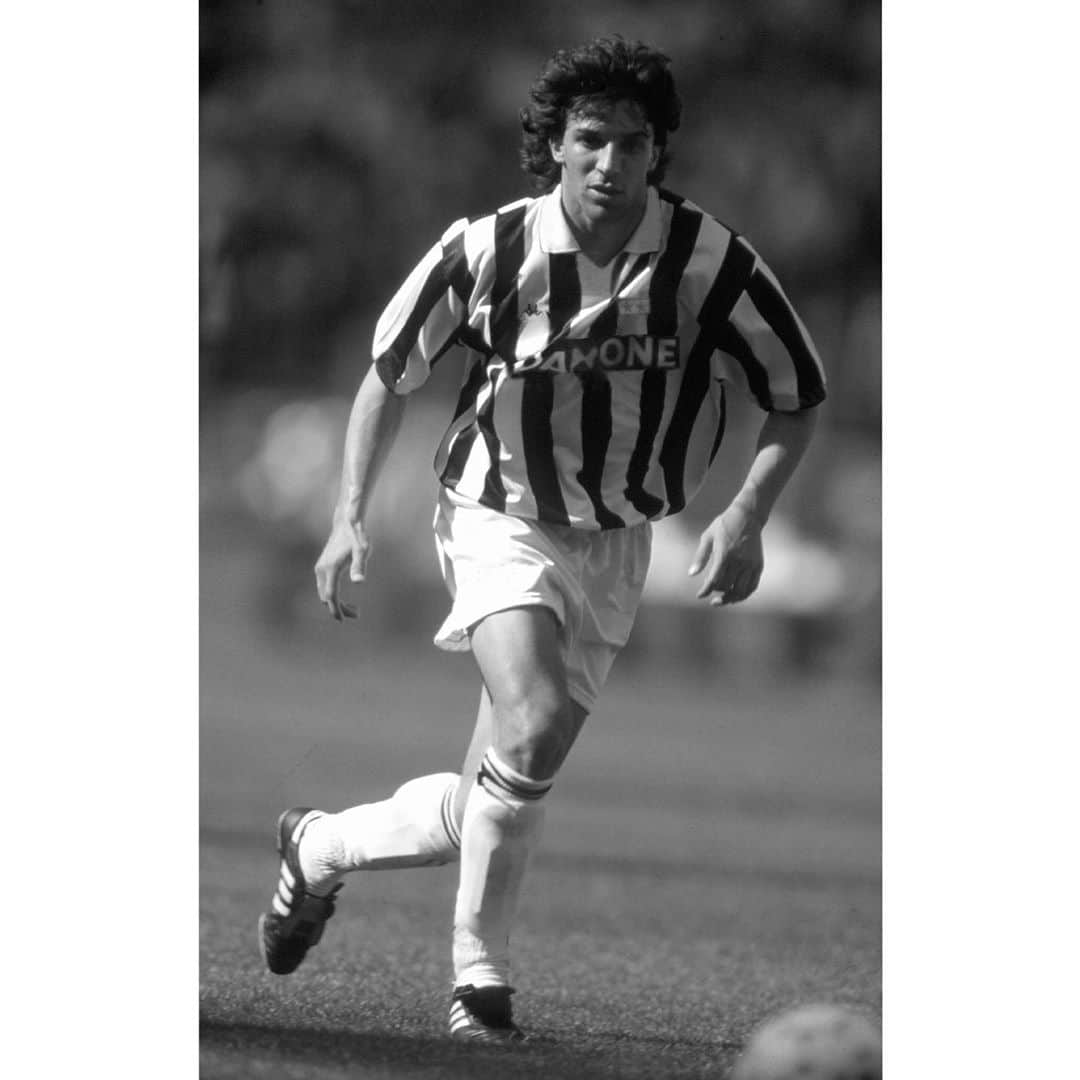のインスタグラム：「12 set 1993 il sogno comincia...  #ADP10 #onelove #debutto #juventus」