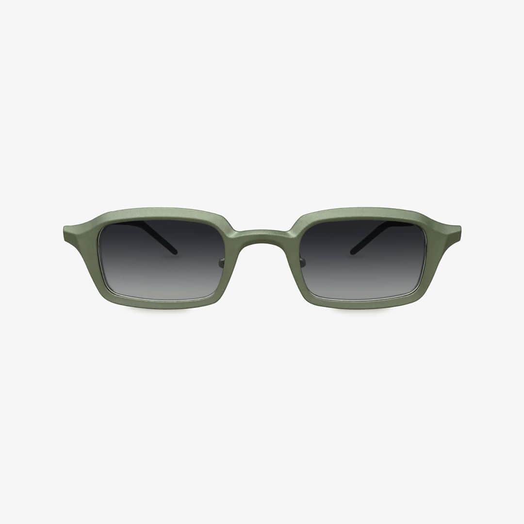 のインスタグラム：「#RIGARDS . Model no.#RG0073AL . Sculpted in ultralight Aluminum-Magnesium and anodized in our exclusive olive shade. . #Craftsmanship #NaturalMaterials #SculptedByArtisans #MoreThanMeetsTheEye #ExperienceTheOriginal  #HandmadeForYourFace」