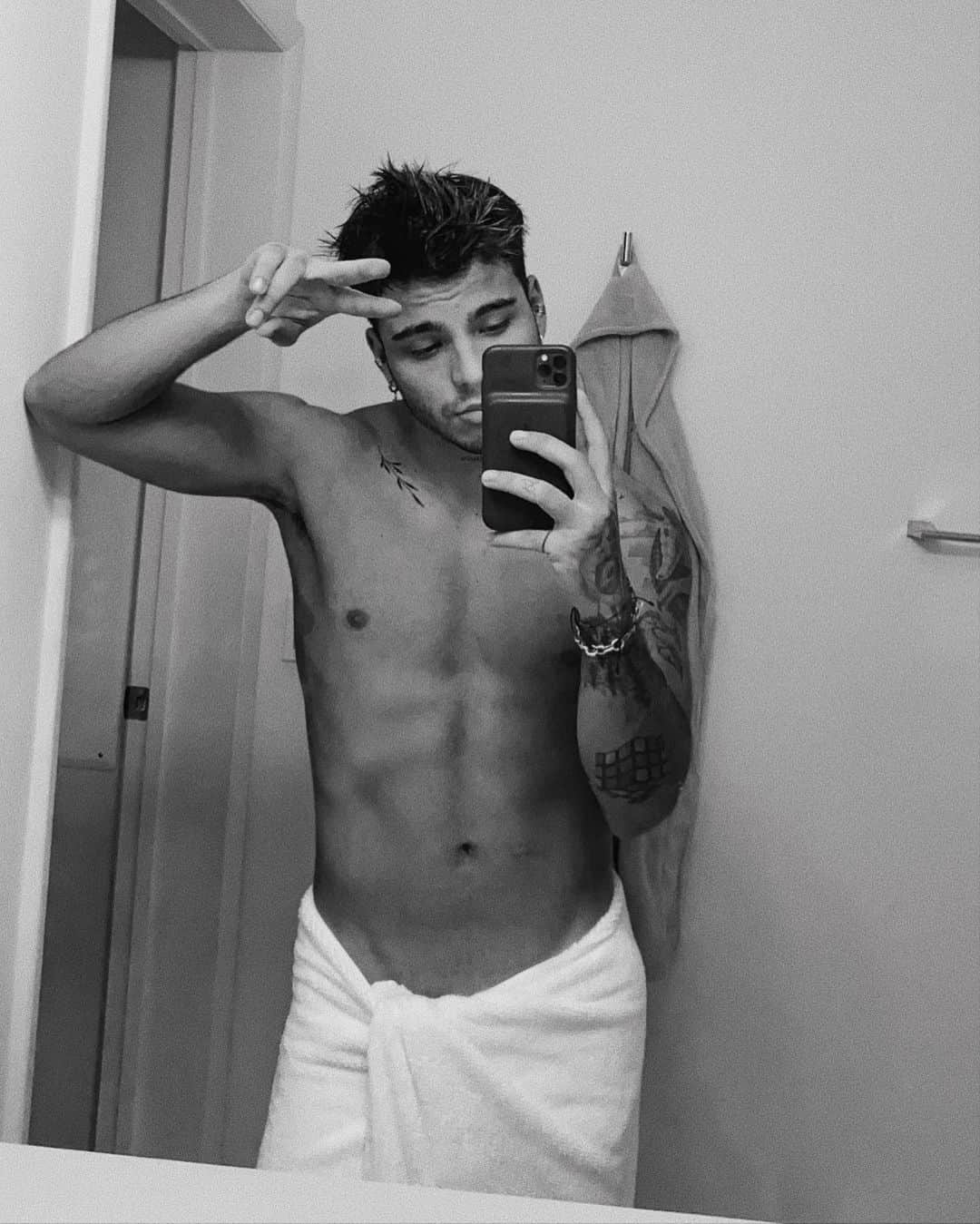 Sebastián Villalobosのインスタグラム：「✌🏼」