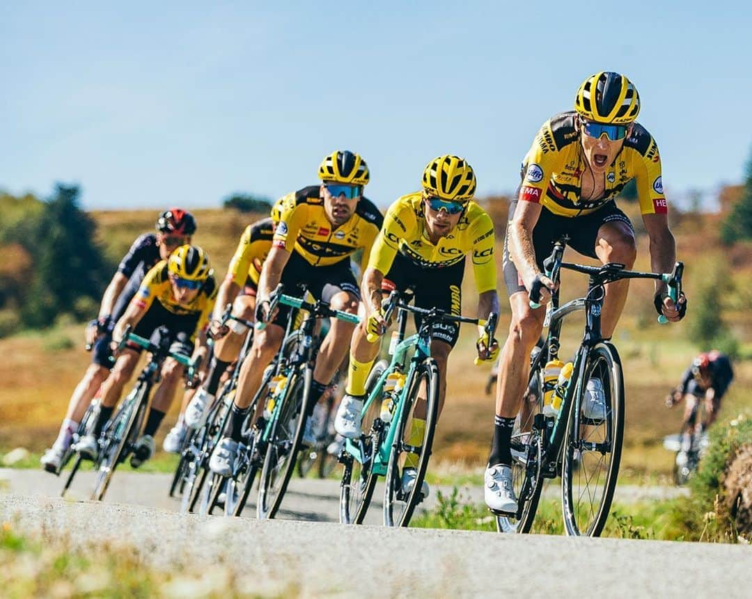 Shimanoさんのインスタグラム写真 - (ShimanoInstagram)「Squad goals 🇫🇷 💛 #LeTour #ShimanoRoad」9月13日 4時35分 - rideshimano