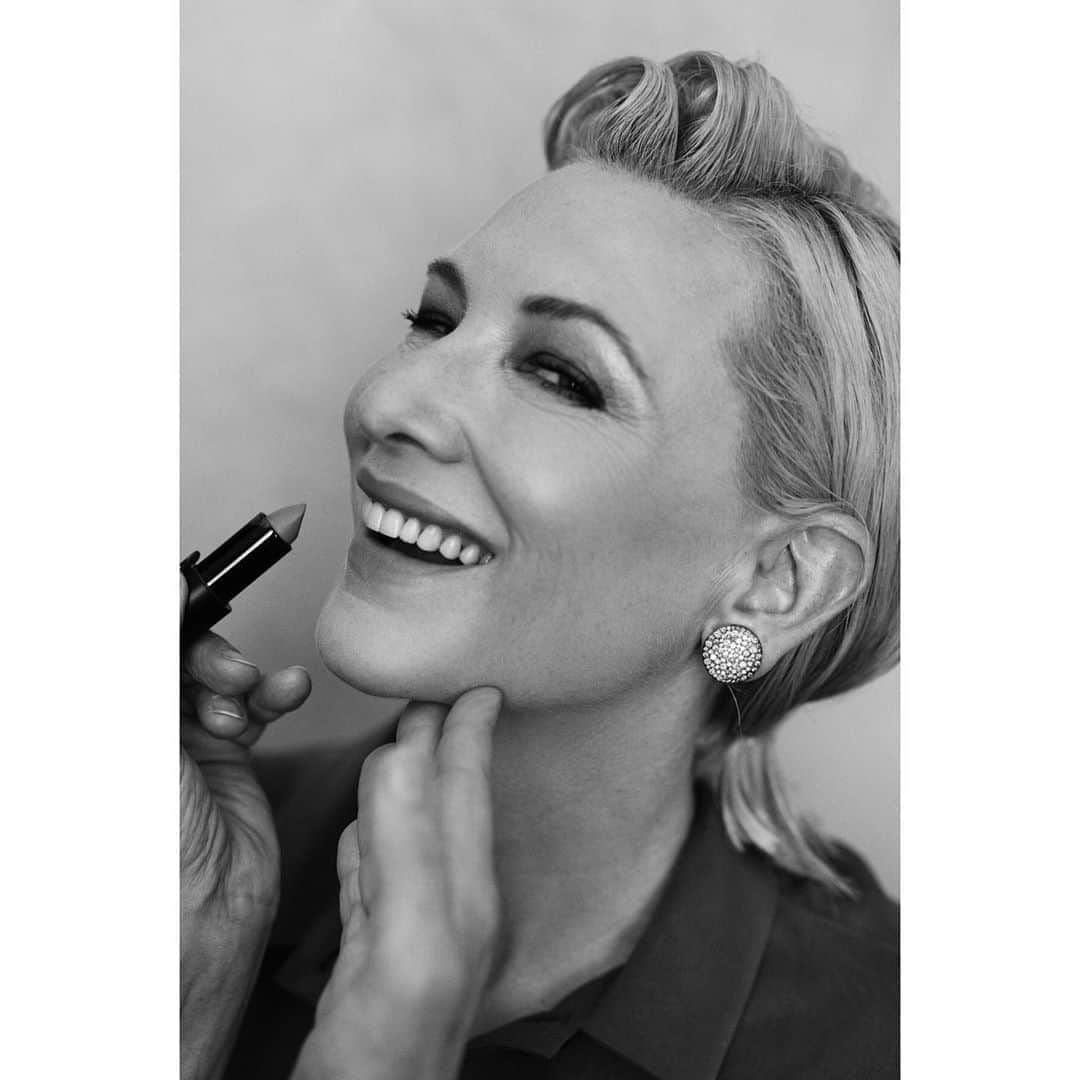 Armani Beautyさんのインスタグラム写真 - (Armani BeautyInstagram)「Behind the scenes at the Venice Film Festival with @gregwilliamsphotography  A day in Venice with Cate Blanchett, Giorgio Armani Global Beauty Ambassador and jury president of the 77th Venice International Film Festival.  #Armanibeauty #ArmanibeautyStars #CateBlanchett #BiennaleCinema2020 #Venezia77 #makeup」9月13日 4時37分 - armanibeauty