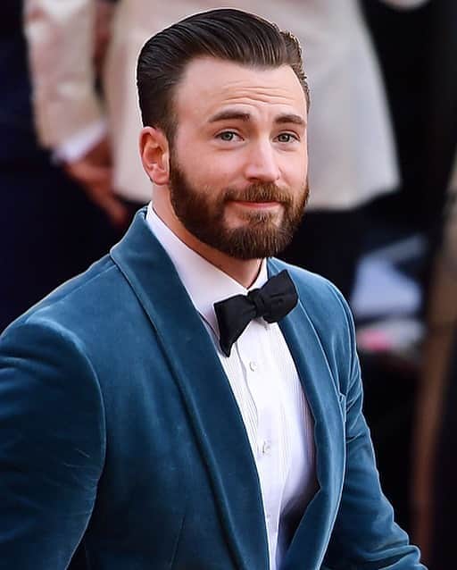 Just Jaredさんのインスタグラム写真 - (Just JaredInstagram)「Chris Evans is the number one trend on both Twitter and Google after he accidentally posted a NSFW photo on social media. Tap this photo at the LINK IN BIO for the full story. #ChrisEvans Photo: Getty」9月13日 5時07分 - justjared
