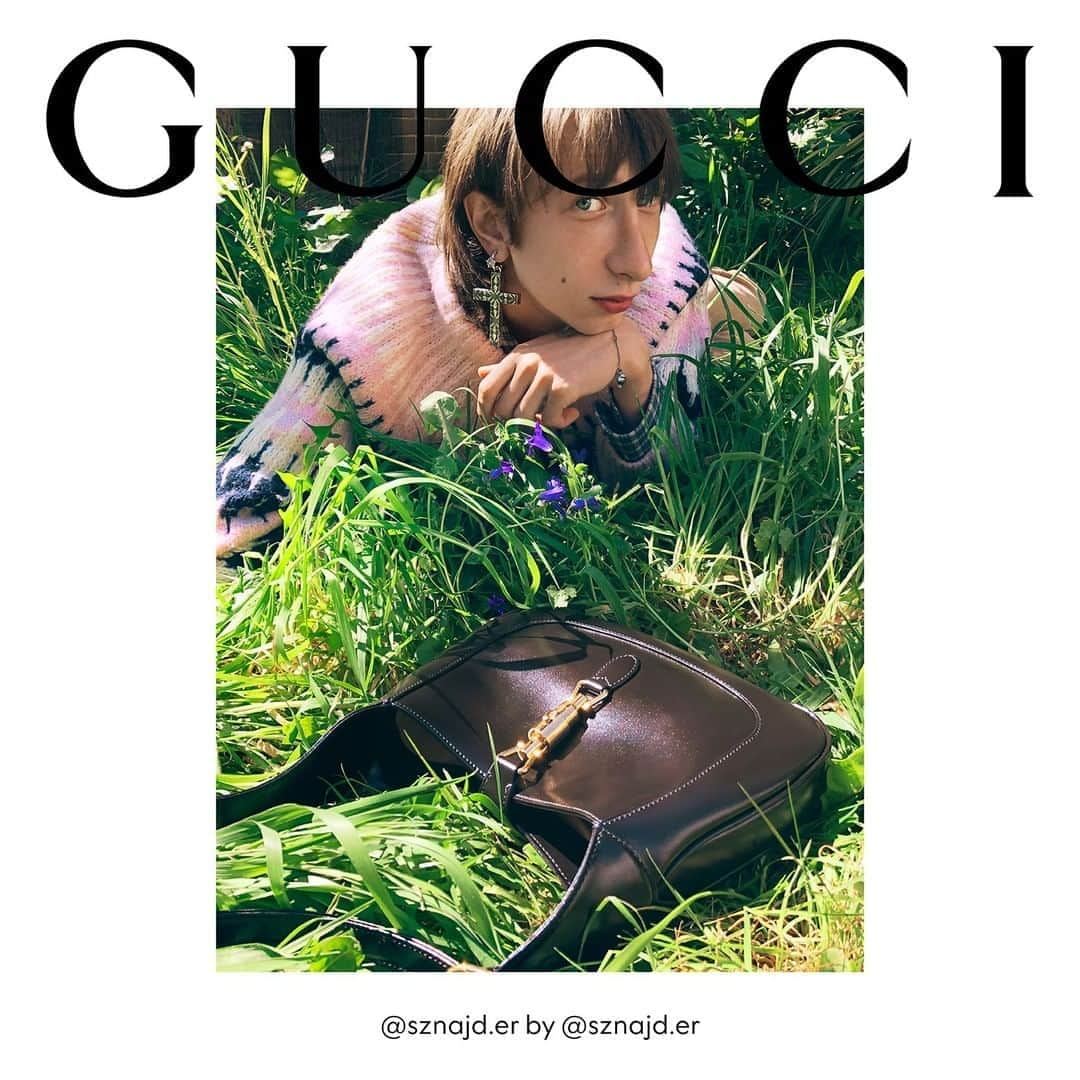 グッチさんのインスタグラム写真 - (グッチInstagram)「A hymn to authenticity, the self-portraits from #GucciTheRitual feature key pieces from the new collection including the #GucciJackie1961 handbag—designed by @alessandro_michele with a genderless attitude and multiple styling combinations. @sznajd.er by @sznajd.er. Discover more through link in bio. #AlessandroMichele」9月13日 5時00分 - gucci