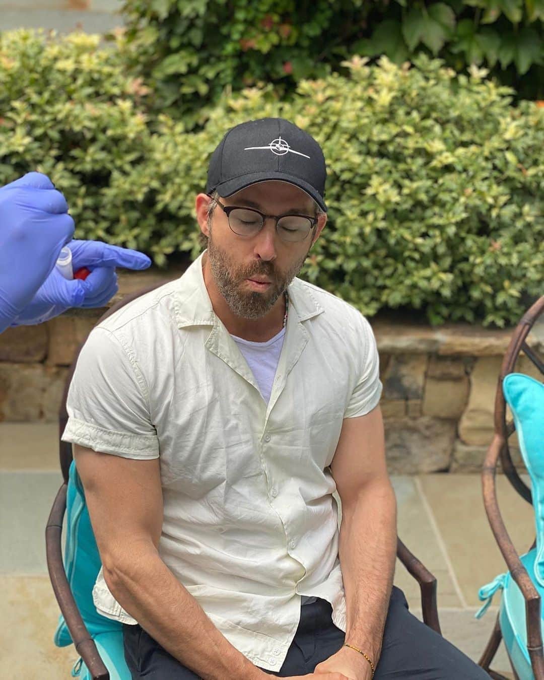 People Magazineさんのインスタグラム写真 - (People MagazineInstagram)「Blake Lively documented Ryan Reynold's COVID-19 testing experience and it did not disappoint. “The doctor places the swab up your nose,  just deep enough to tickle your childhood memories and then it’s over. No matter what you say to him, he won’t buy you dinner first," Reynolds joked. 😂 #Regram @blakelively, @vancityreynolds」9月13日 5時04分 - people