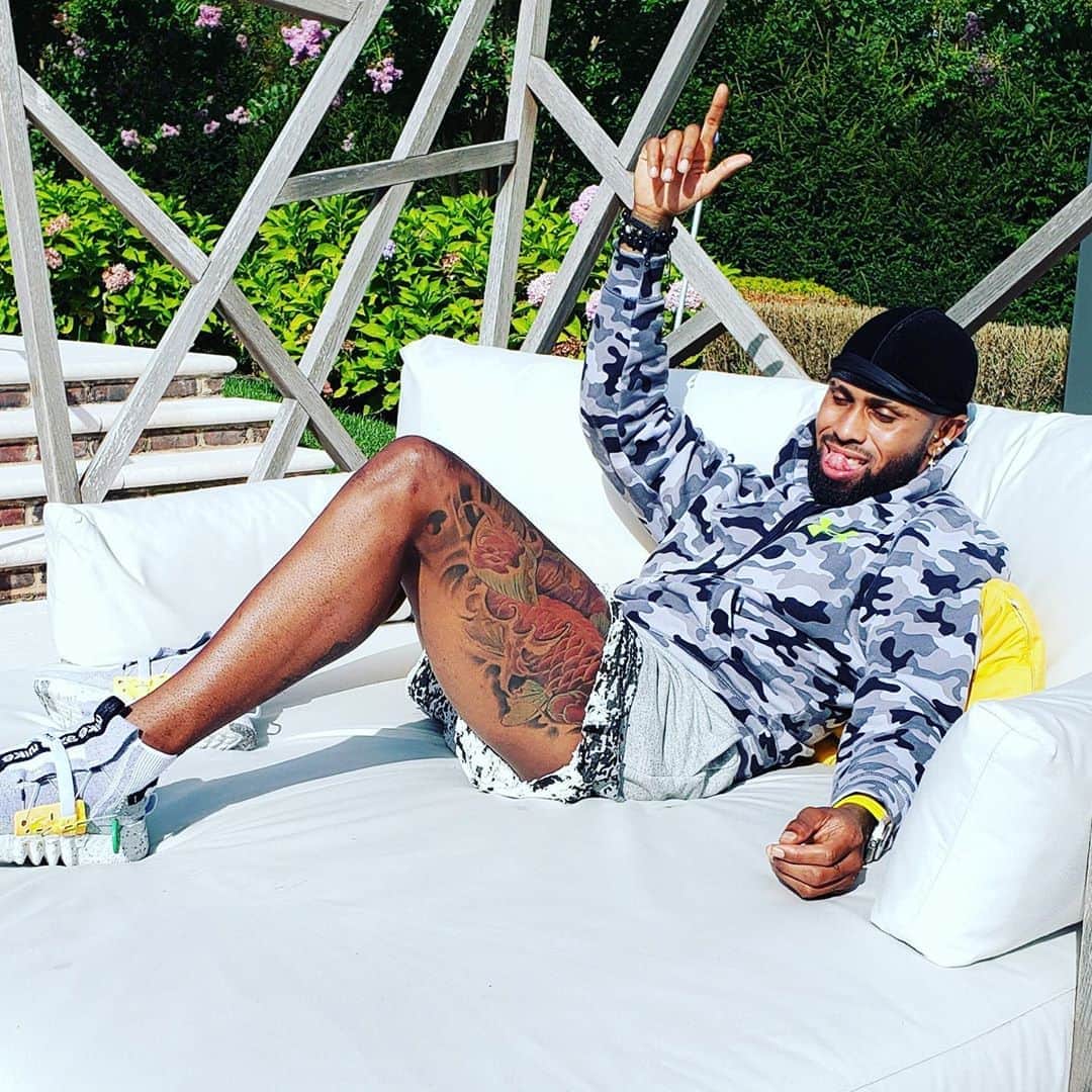 ホセ・レイエスのインスタグラム：「@iamcardib 🤣🤣 La Cardiiiiiiiiiiiiiiiiii!」