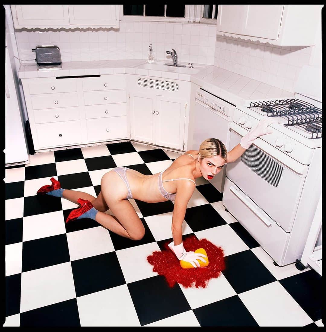 タイラー・シールズのインスタグラム：「No use crying over spilled glitter. Lately I have been revisiting my series The dirty side of glamour and adding a few new images to the series. This is @alliemarieevans wearing the custom Ruby Slippers I had made just to fit her feet. Would you like to see more of @thedirtysideofglamour work?」