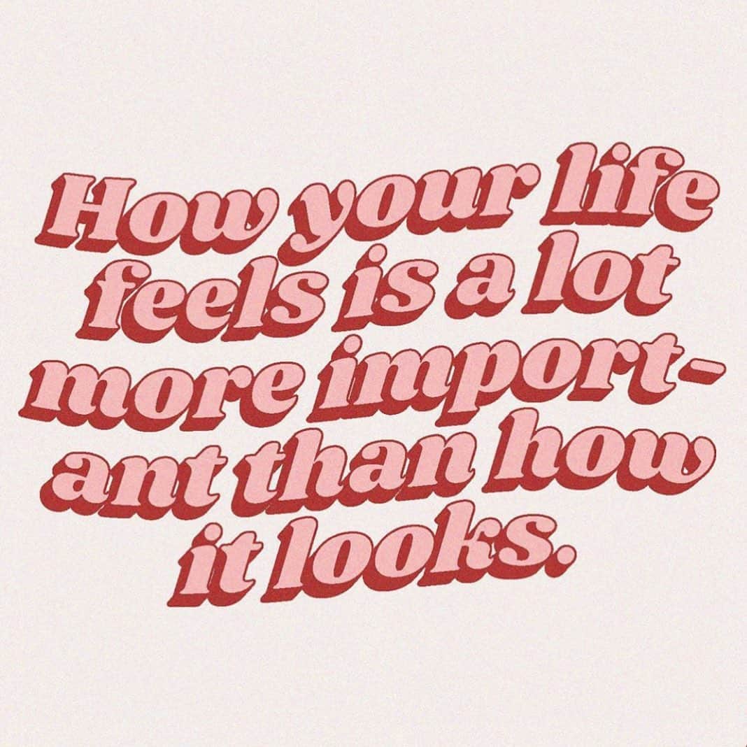 ブリアナ・ホリーのインスタグラム：「don’t forget it 💘  @quotesbychristie」