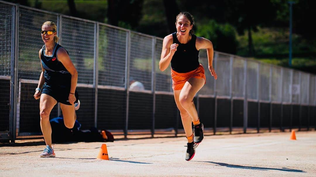 ジョアンナ・コンタさんのインスタグラム写真 - (ジョアンナ・コンタInstagram)「When your test comes back negative and the practise courts are open... 🏃‍♀️💨🏃‍♀️💨 🇮🇹」9月13日 5時49分 - johannakonta