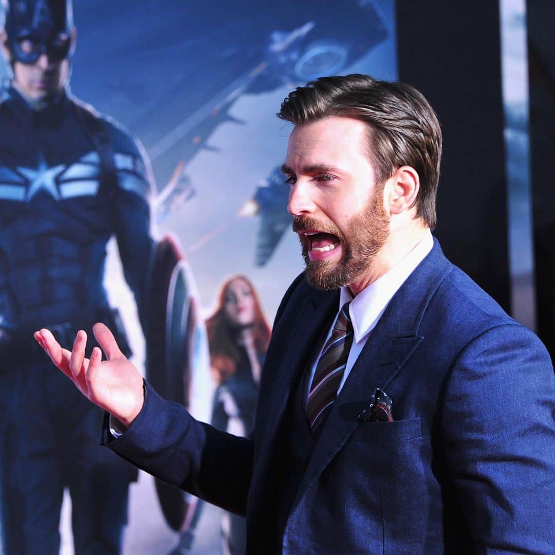 E! Onlineさんのインスタグラム写真 - (E! OnlineInstagram)「Chris Evans allegedly posted a screenshot of his camera roll that had some very NSFW photos on it, and we don't have a lot to say besides head to the link in our bio.... because it's definitely NSF Instagram either. 😳(📷: Getty Images)」9月13日 6時31分 - enews