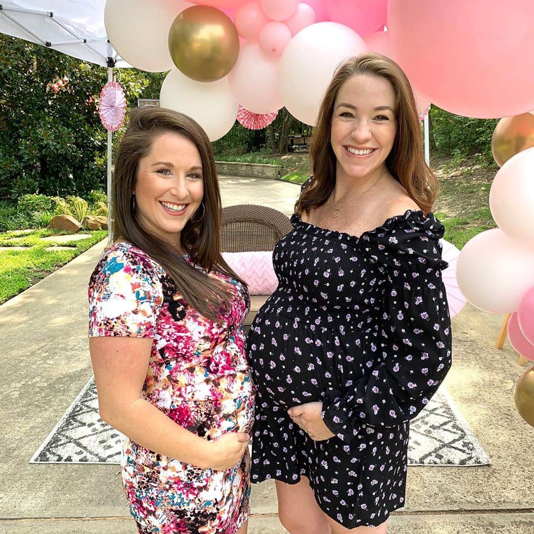 カーリー・パターソンさんのインスタグラム写真 - (カーリー・パターソンInstagram)「Happy Baby Shower @khammyton 🎀 We cant wait for baby girl to join the crazy crew in October! Pretty fun to have been pregnant with my sister and both sissy in laws🥰」9月13日 6時32分 - carlypatterson04