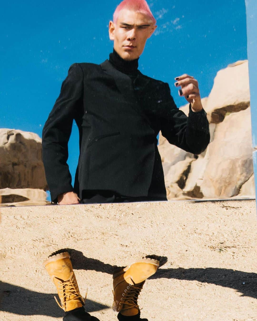 コール・スプラウスさんのインスタグラム写真 - (コール・スプラウスInstagram)「Some b tracks from @jimmychoo / @timberland」9月13日 6時36分 - colesprouse