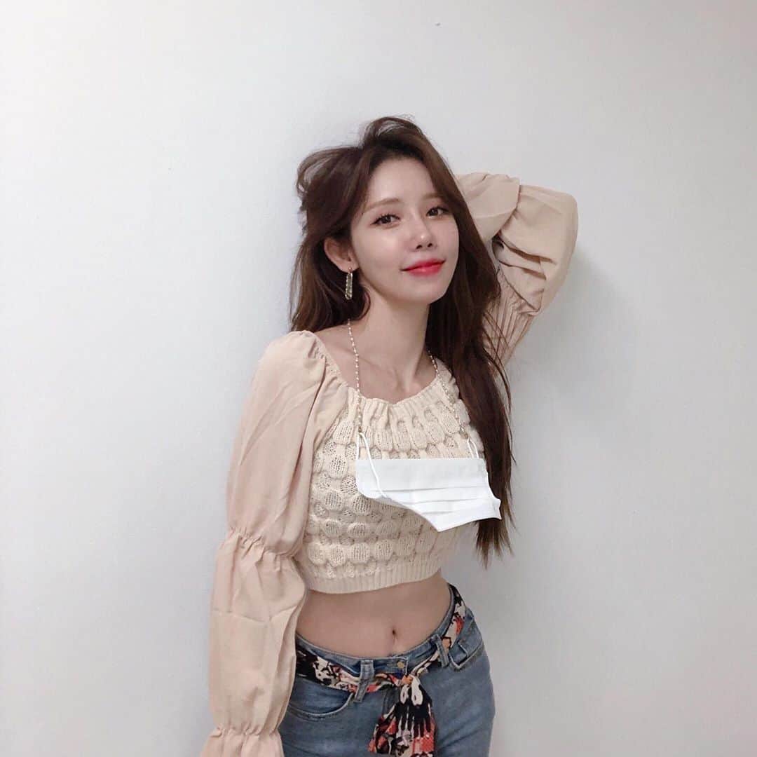 チョン・ハナのインスタグラム：「나도 #마스크스트랩 샀댜 조만간 택배언박싱에서 소개해주께 즐거운 일요일 보내요오🙂」