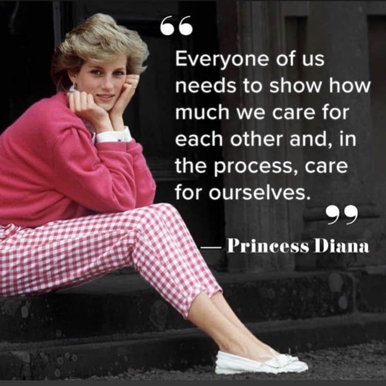 ボビー・ブラウンのインスタグラム：「The answer is in the room. #diana」