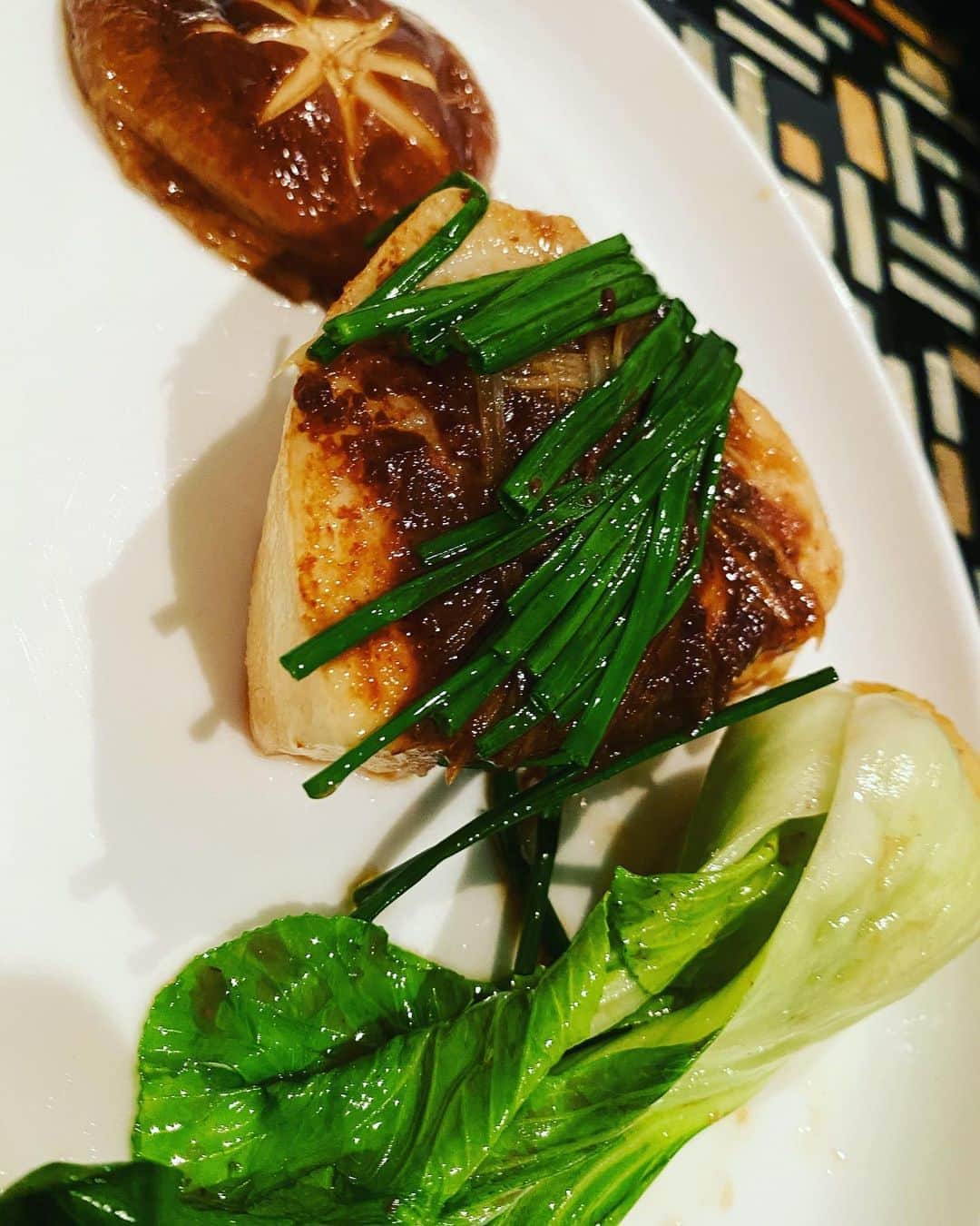 ケリスのインスタグラム：「Ok lunch time is UMAMI BABY RUBBED sea bass , great for magnesium and potassium . After labor you feel kinda sore sometimes. Bok Choy is great for vitamin A , C and K. Vitamin K is great for the blood it helps with bruising . I’m working on building my blood back up so you will start to see me talk more and more about this in the next few weeks guys . The UMAMI BABY GOLD MINE BOX IS ON SALE LINK IN BIO NOW ! Boxes A and B are sold out guys ! Love you 😍@wildalaskancompany」
