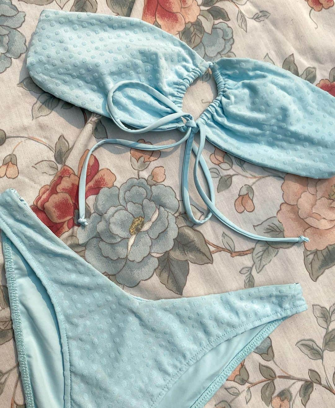 FRANKIES BIKINISさんのインスタグラム写真 - (FRANKIES BIKINISInstagram)「you loved the pink dot fabric so much we‘re bringing it back in a baby blue hue.」9月13日 7時14分 - frankiesbikinis