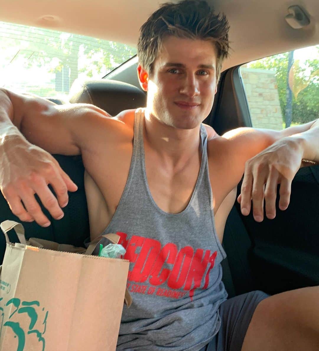 セージ・ノースカットのインスタグラム：「Great deals this weekend with Redcon1! Click the link in bio and use Code SAVE30 for 30% off plus get some free products!」