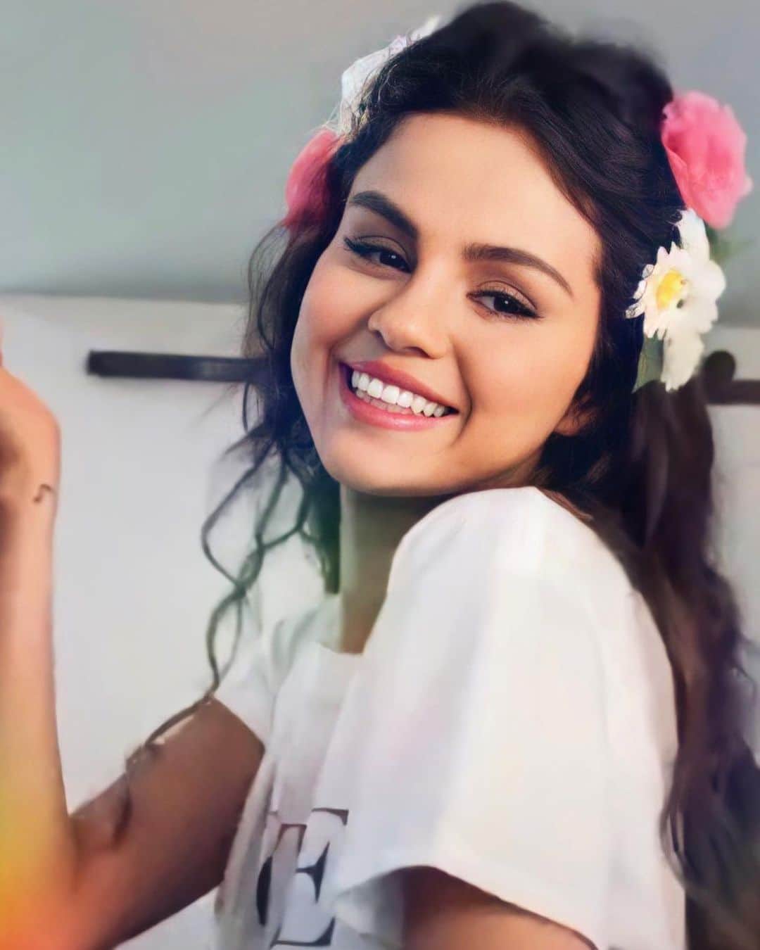 Always With Selenaのインスタグラム：「This baby still looks like when she was 18, things never change」