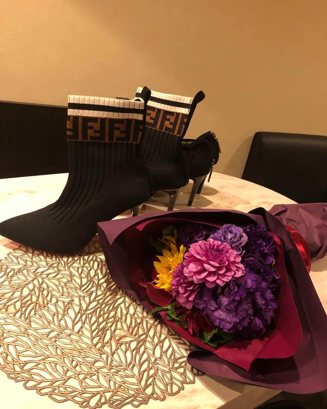 さやかさんのインスタグラム写真 - (さやかInstagram)「💐プレゼントありがとうございました🥰💕💓🙌🐼いつもありがとうございます♥️皆様イチナナLIVEアプリダウンロード無料です💓さやか０９０４🍉検索🍉‼️出てきます🌈♥️毎朝5時55分から6時半までLIVE配信中🐼🐼毎朝待ってます🥂👗💓🌈🙌あっちゃん♥️Ask♥️も時間帯をずらしてエランドール後イチナナLIVE配信中💁🏼‍♀️こちらも盛り上がってるので是非来てください💕🎉♣️🌈🤍エランドール🎷ＰＭ8:00-ＡＭ1:00です🚨エランドールにも是非遊びに来てください〜✌️🐰💕🌻 #帯広エランドール #帯広E'lan d'or#帯広ラウンジ #帯広スナック#帯広snack #帯広 #十勝帯広 #帯広飲み屋 #帯広写真 #帯広ローヤルプラザビル #北海道 #帯広可愛い #帯広ホステス #帯広飲み放題 #帯広アルバイト募集#帯広アルバイト#帯広求人 #帯広おすすめ #帯広女の子#帯広バイト募集 #帯広オシャレ#帯広グルメ#帯広看板娘#帯広ダンス#帯広オフィスK#帯広祭り#帯広コスプレ#帯広イベント#帯広ターゲット」9月13日 8時03分 - sa0904ya