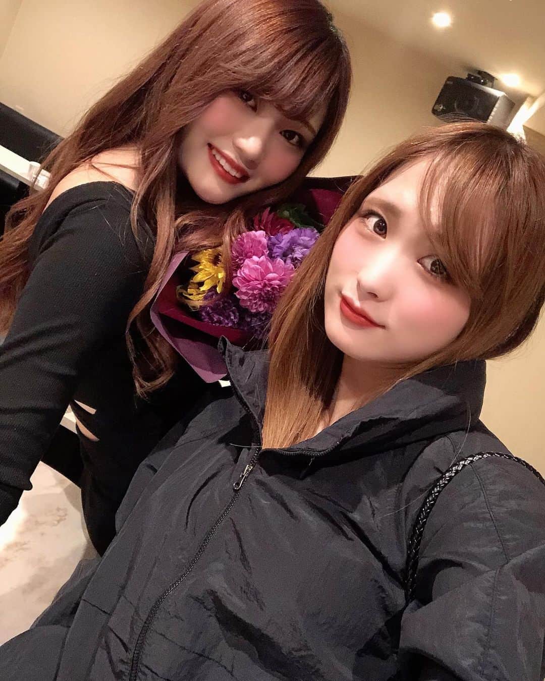 のインスタグラム：「💐プレゼントありがとうございました🥰💕💓🙌🐼いつもありがとうございます♥️皆様イチナナLIVEアプリダウンロード無料です💓さやか０９０４🍉検索🍉‼️出てきます🌈♥️毎朝5時55分から6時半までLIVE配信中🐼🐼毎朝待ってます🥂👗💓🌈🙌あっちゃん♥️Ask♥️も時間帯をずらしてエランドール後イチナナLIVE配信中💁🏼‍♀️こちらも盛り上がってるので是非来てください💕🎉♣️🌈🤍エランドール🎷ＰＭ8:00-ＡＭ1:00です🚨エランドールにも是非遊びに来てください〜✌️🐰💕🌻 #帯広エランドール #帯広E'lan d'or#帯広ラウンジ #帯広スナック#帯広snack #帯広 #十勝帯広 #帯広飲み屋 #帯広写真 #帯広ローヤルプラザビル #北海道 #帯広可愛い #帯広ホステス #帯広飲み放題 #帯広アルバイト募集#帯広アルバイト#帯広求人 #帯広おすすめ #帯広女の子#帯広バイト募集 #帯広オシャレ#帯広グルメ#帯広看板娘#帯広ダンス#帯広オフィスK#帯広祭り#帯広コスプレ#帯広イベント#帯広ターゲット」